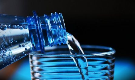 bouteilles d'eau en plastique